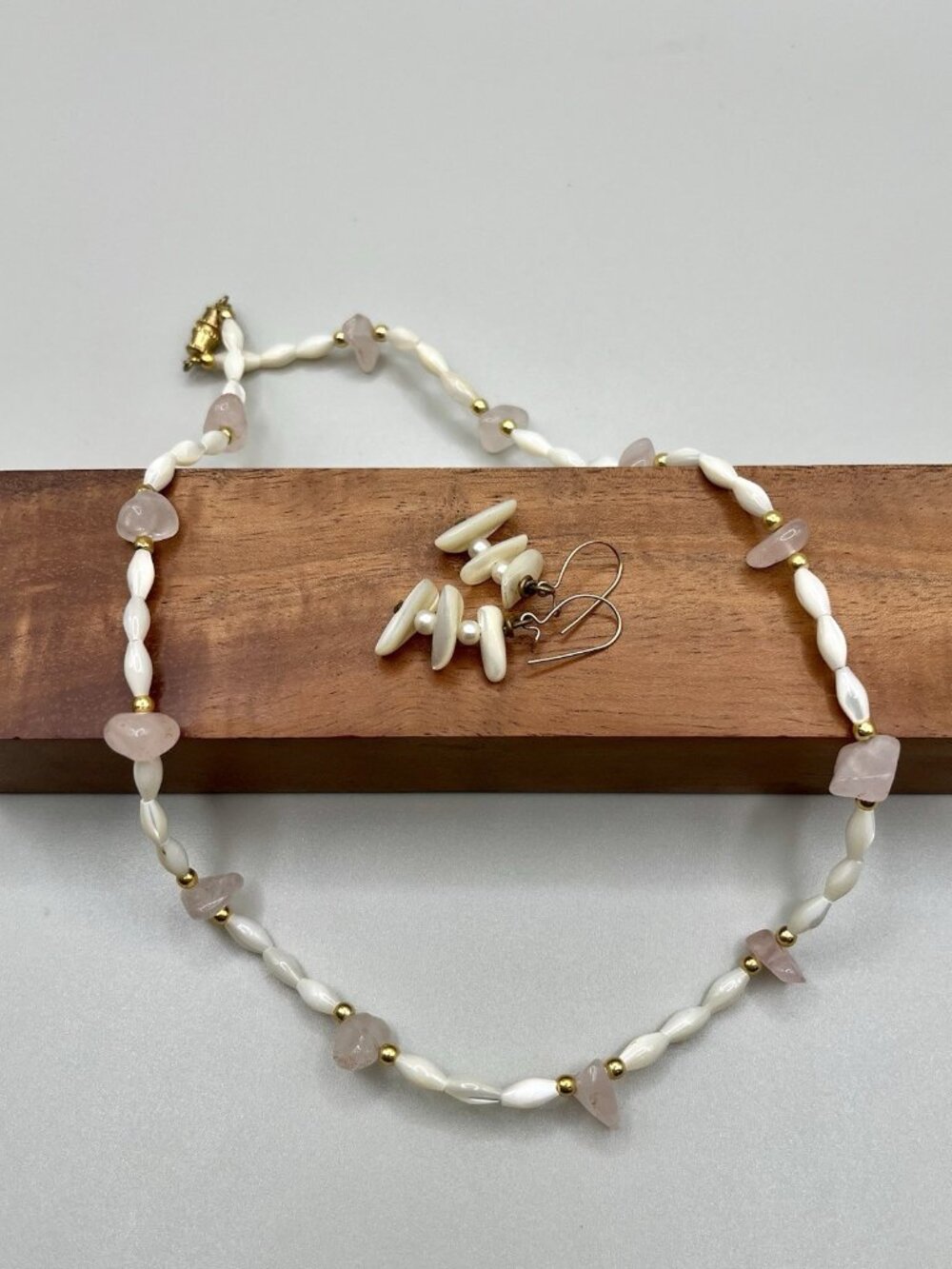 VTG Mother of Pearl & Rose Quartz Necklace Set w/ Earrings Coastal Boho Bridal